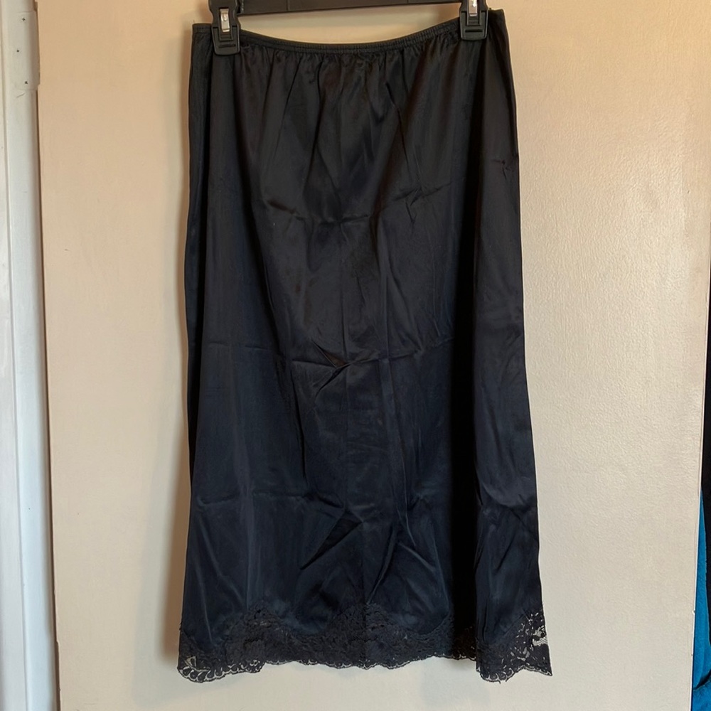 Gorgeous vintage half slip by J. C. Penney, excellent condition, size large!